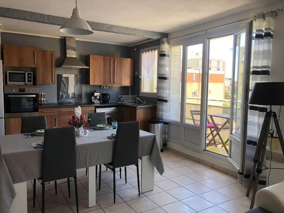 Appartement Balcon, Place De Parking, Centre Ville ヴァランス エクステリア 写真