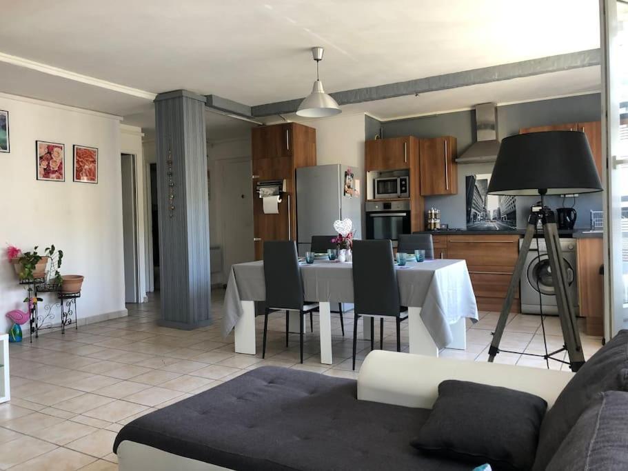 Appartement Balcon, Place De Parking, Centre Ville ヴァランス エクステリア 写真